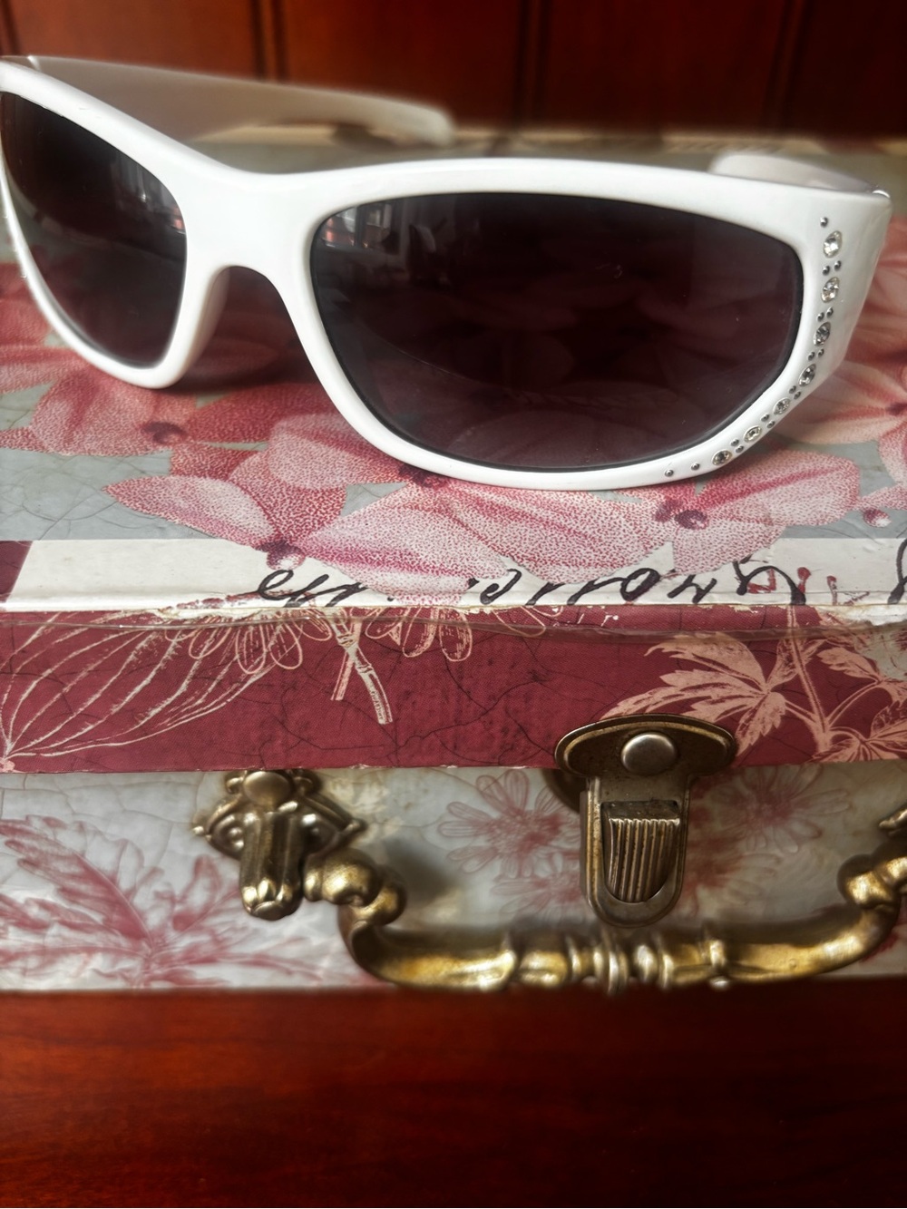 Daisy Fuentes white wrap-around sunglasses vintage Y2K-style - Picture 1 of 12